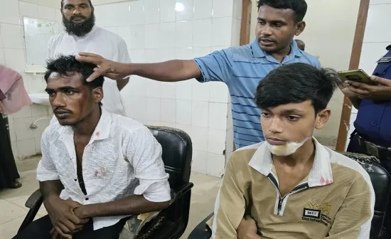বাউফলে ছুরিকাঘাতে দুই যুবক আহত  